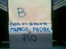 Scritte ironiche al Sampdoria Point